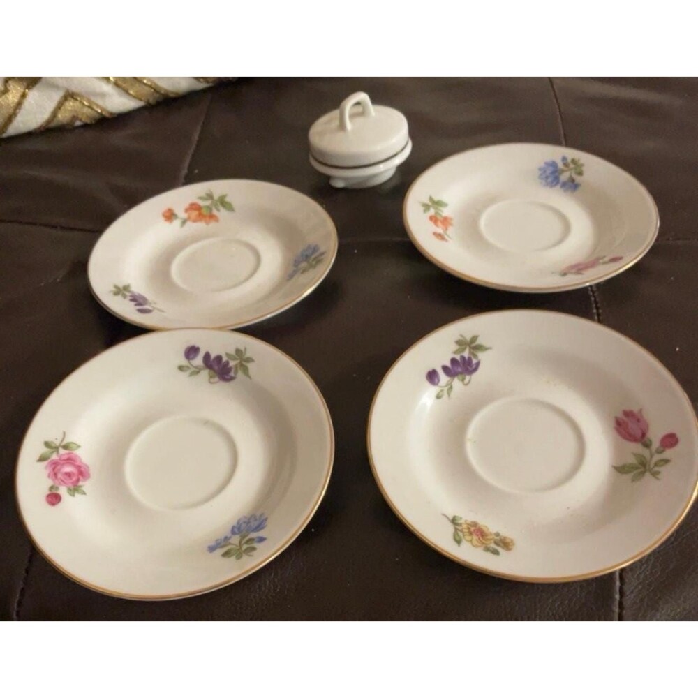 Henneberg Porzellan 1777 East Germany 4 Demitasse Saucers & Coffee Pot Lid